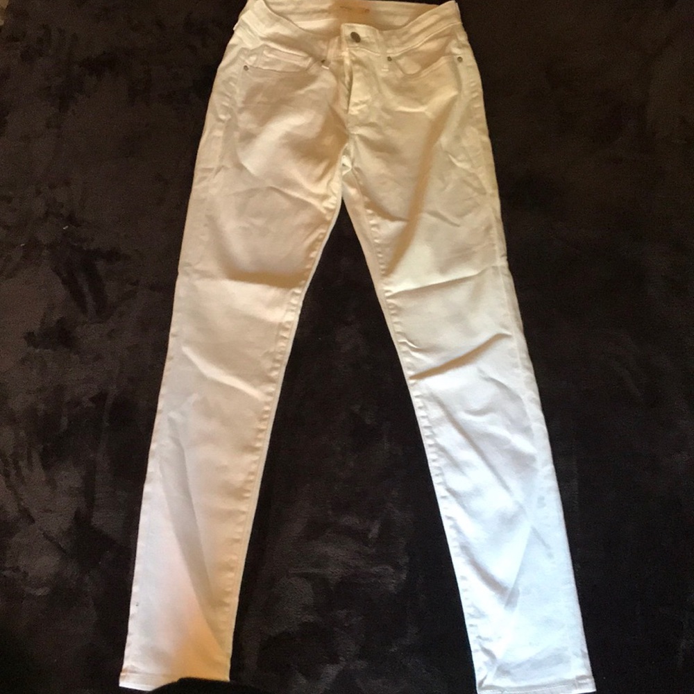 Levi’s 711 skinny jeans in white